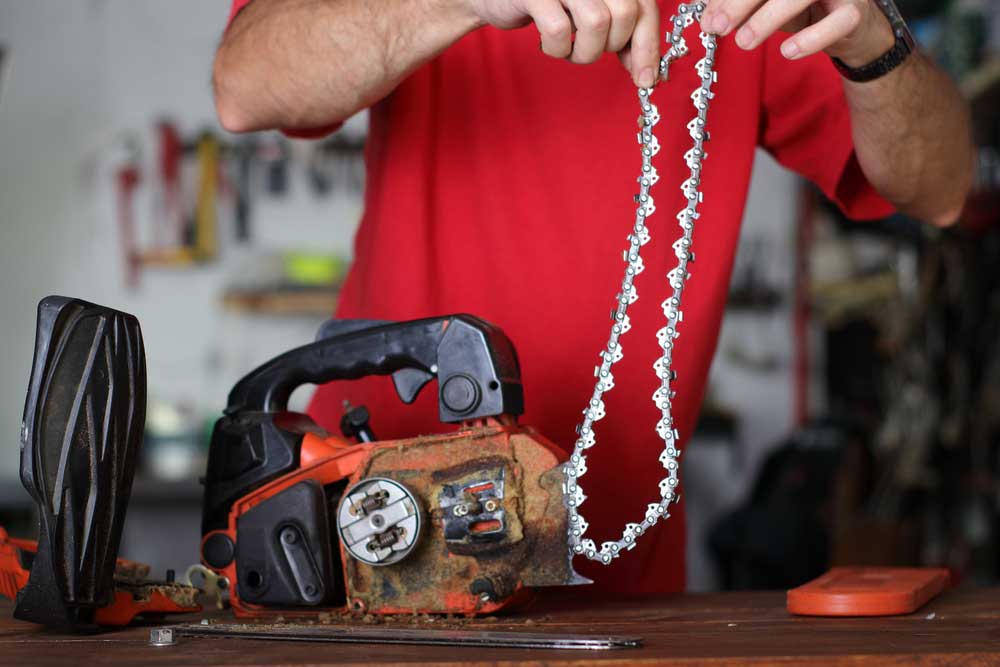 Read more about the article Cleaning And Maintaining Your Husqvarna/Bushranger Chainsaw Chain For Optimal Performance